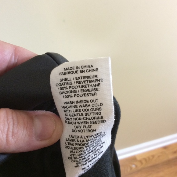 Avec Les Filles black faux leather V-neck button down shirt. XL - Picture 9 of 9